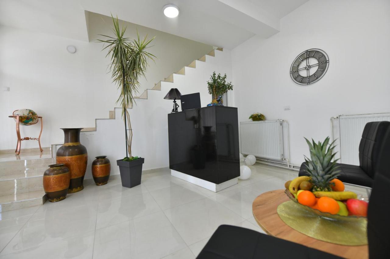 West In Apartments Čačak Esterno foto